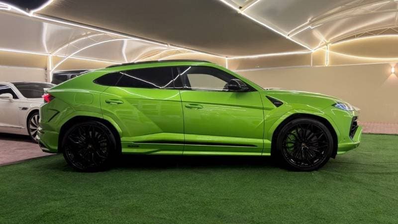2026 Lamborghini Urus SE thumbnail 3