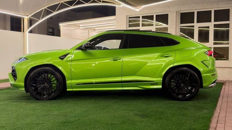 2026 Lamborghini Urus SE thumbnail 6