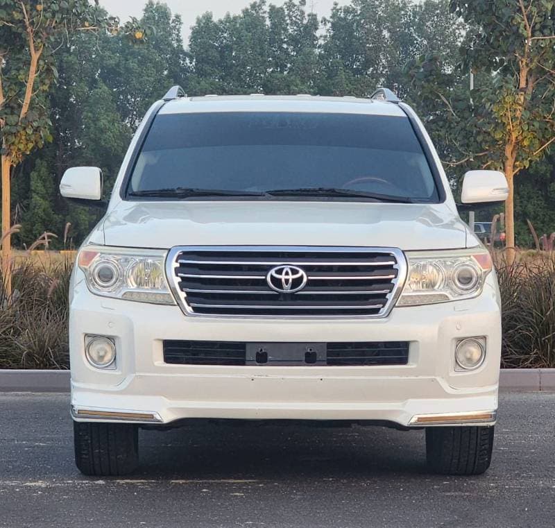 2014 Toyota Land Cruiser GXR thumbnail 2