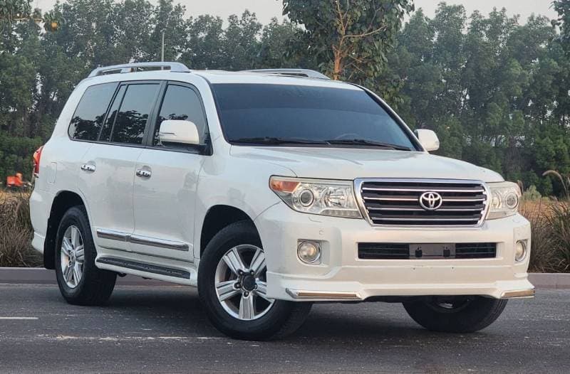 2014 Toyota Land Cruiser GXR thumbnail 3