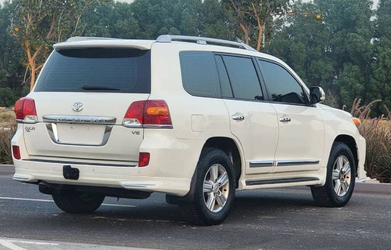2014 Toyota Land Cruiser GXR thumbnail 6