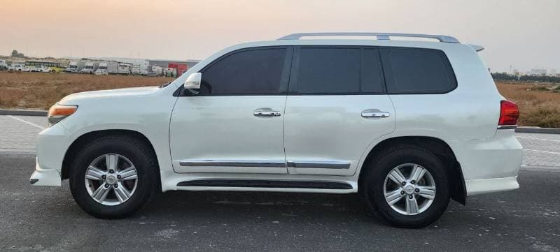 2014 Toyota Land Cruiser GXR thumbnail 8