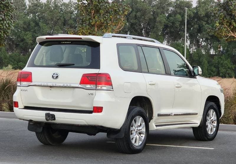 2018 Toyota Land Cruiser EXR thumbnail 4