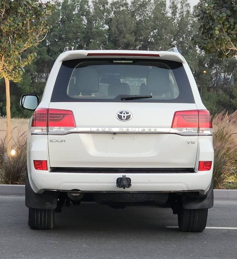 2018 Toyota Land Cruiser EXR thumbnail 5