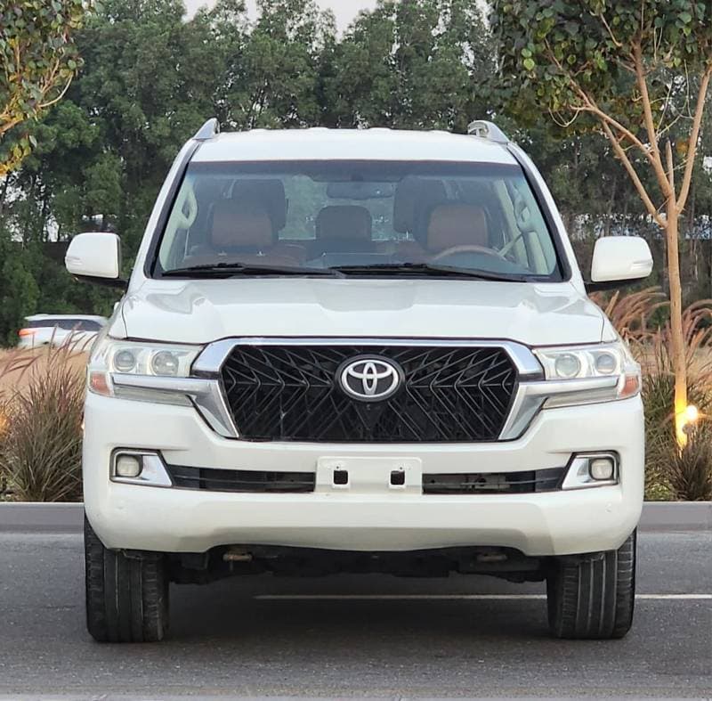 2018 Toyota Land Cruiser EXR thumbnail 2