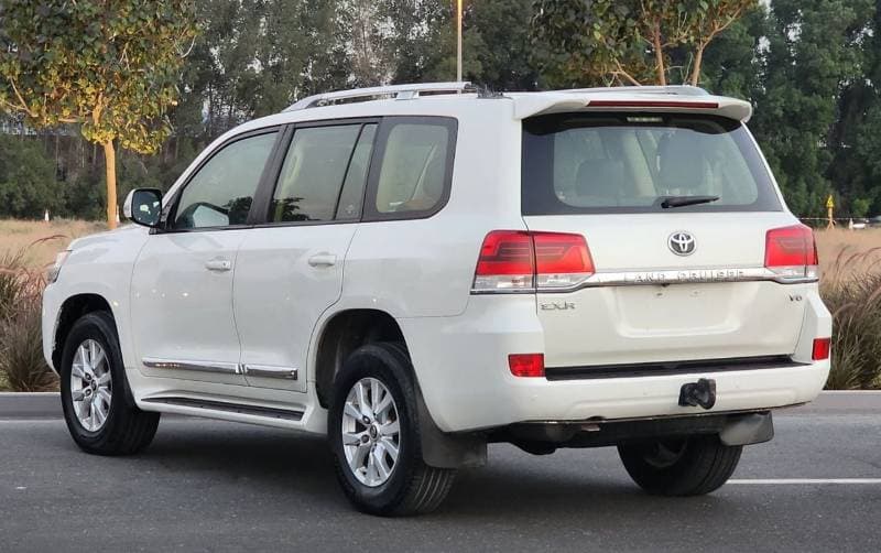 2018 Toyota Land Cruiser EXR thumbnail 6