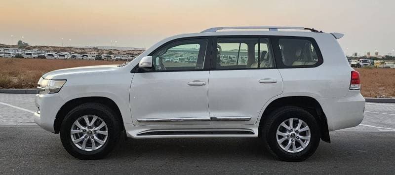 2018 Toyota Land Cruiser EXR thumbnail 8