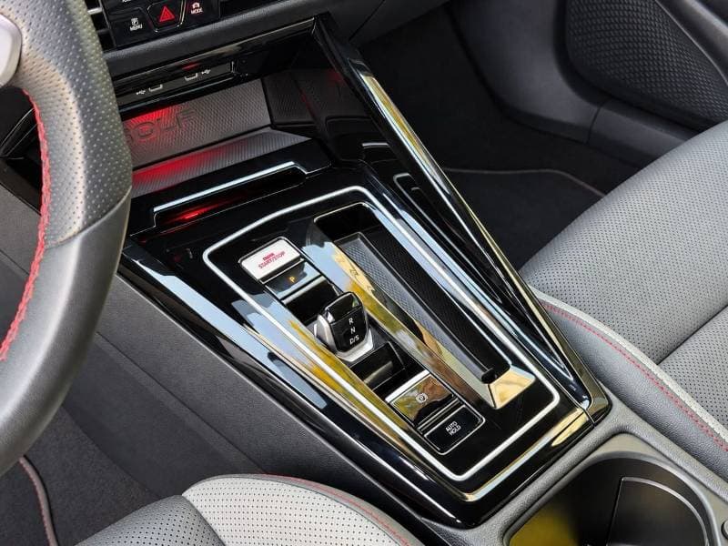 2025 Volkswagen Golf GTI thumbnail 8