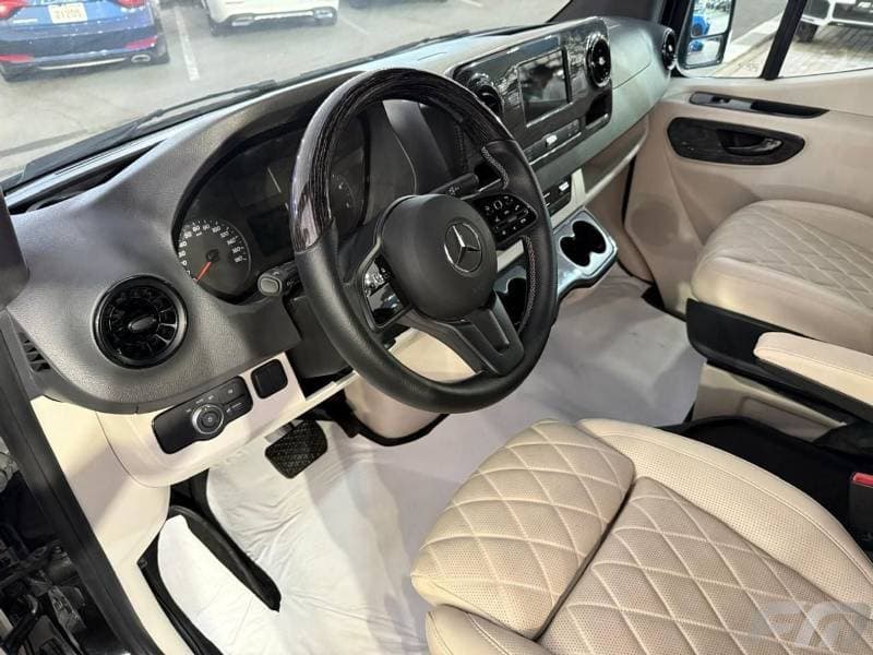 2025 Mercedes Benz Sprinter thumbnail 6