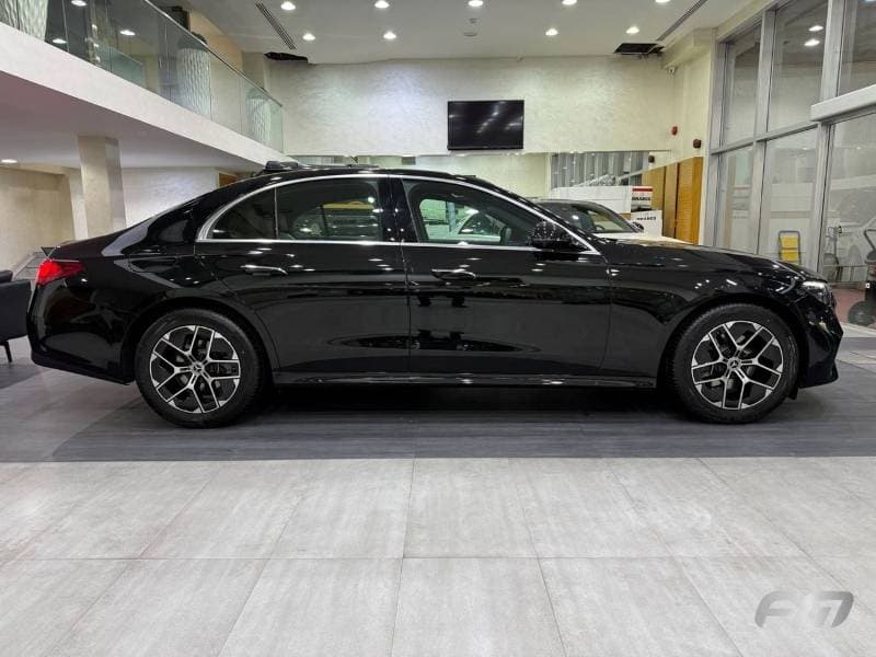 2026 Mercedes Benz E200 STANDARD thumbnail 5
