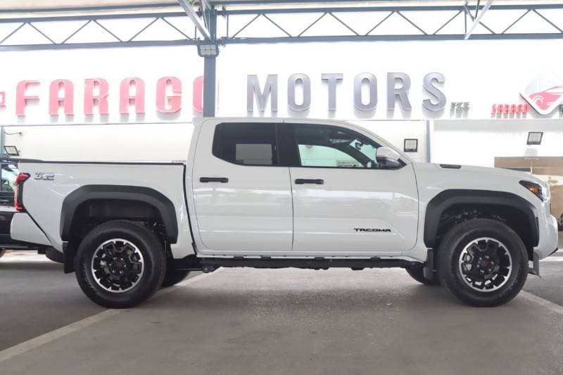 2026 Toyota Tacoma TRD OFF ROAD thumbnail 5