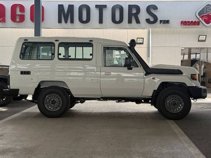 2026 Toyota Land Cruiser 70 LAND CRUISER GRJ 78 4.0 V6 AUTOMATIC thumbnail 6