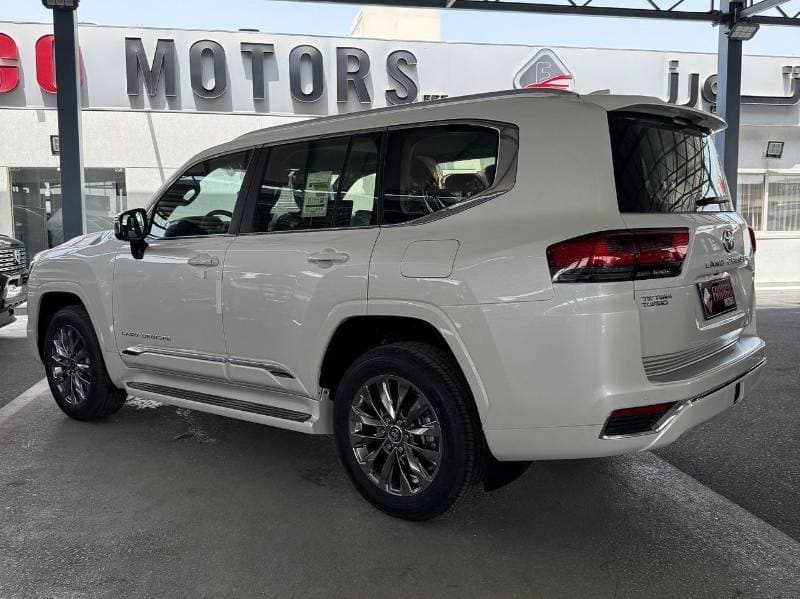 2026 Toyota Land Cruiser thumbnail 4