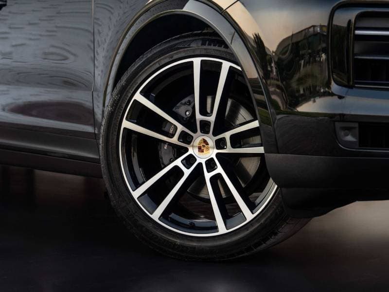 2024 Porsche Cayenne STANDARD thumbnail 7