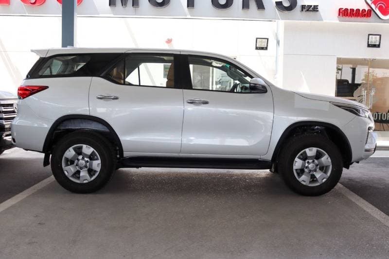 2026 Toyota Fortuner thumbnail 2