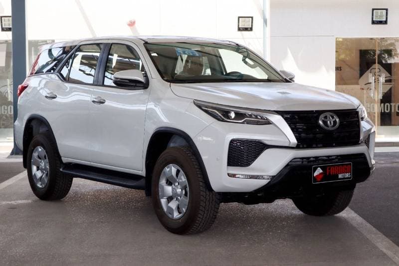 2026 Toyota Fortuner thumbnail 3