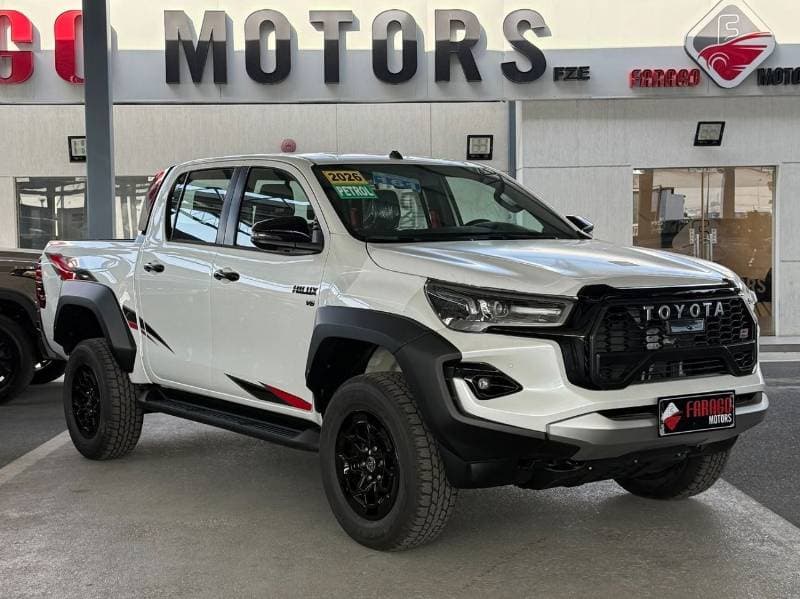 2026 Toyota Hilux thumbnail 2