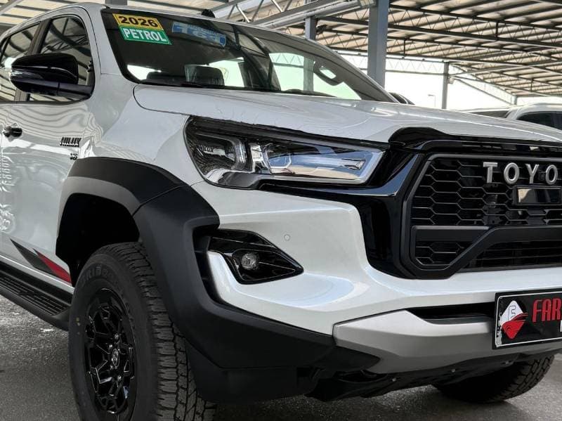 2026 Toyota Hilux thumbnail 6