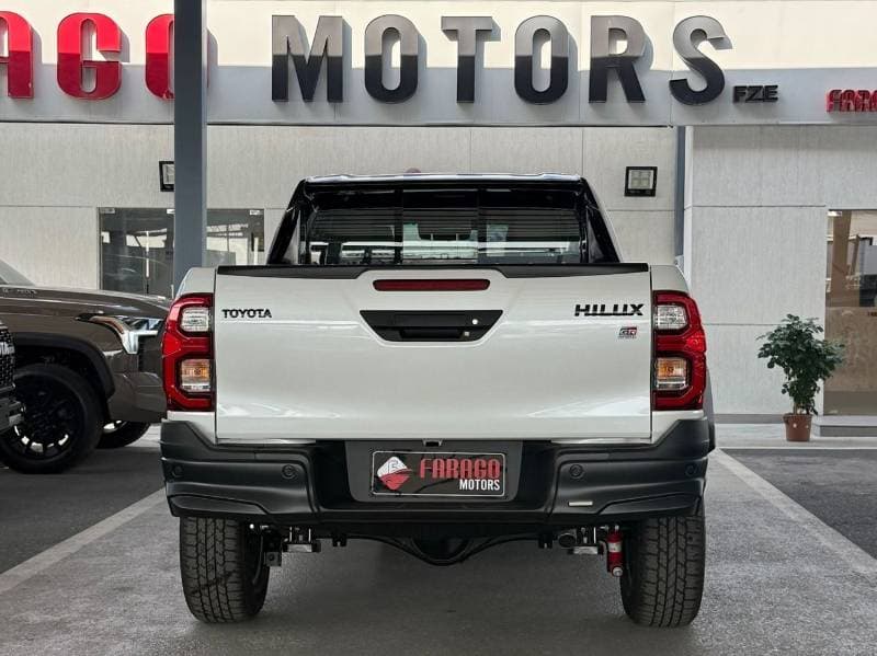 2026 Toyota Hilux thumbnail 8