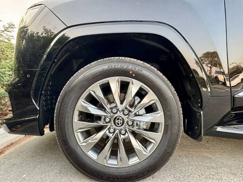 2026 Toyota Land Cruiser VXR thumbnail 6
