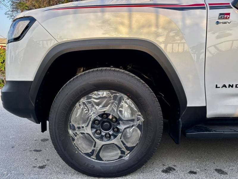 2026 Toyota Land Cruiser thumbnail 5