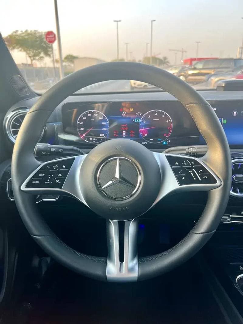 2025 Mercedes Benz A220 thumbnail 7