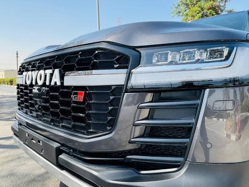 2025 Toyota Land Cruiser thumbnail 2