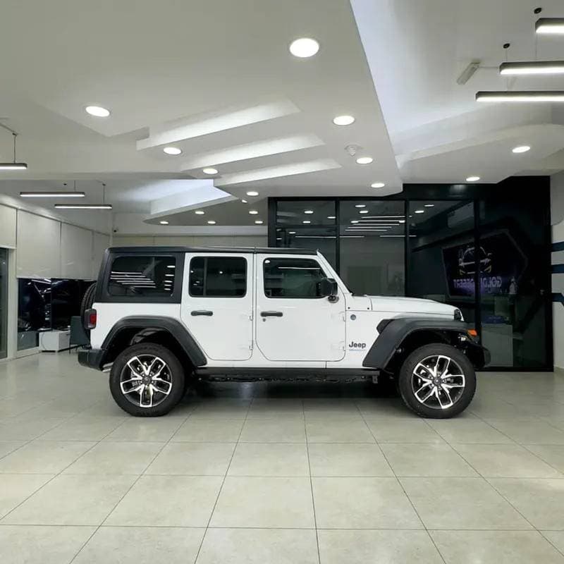 2024 Jeep Wrangler Unlimited SAHARA thumbnail 4