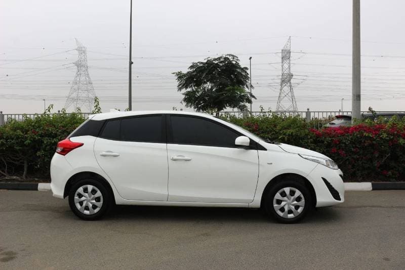 2019 Toyota Yaris E thumbnail 4