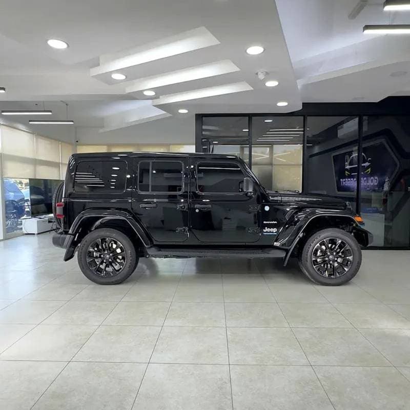 2024 Jeep Wrangler Unlimited SAHARA thumbnail 3
