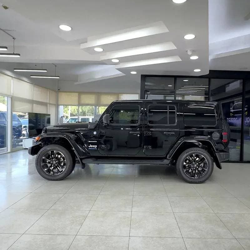 2024 Jeep Wrangler Unlimited SAHARA thumbnail 4