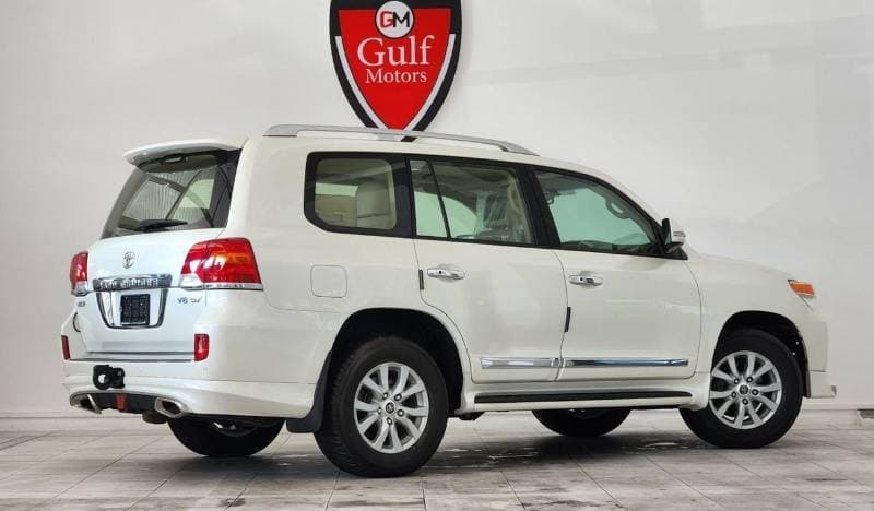 2013 Toyota Land Cruiser VXR thumbnail 3