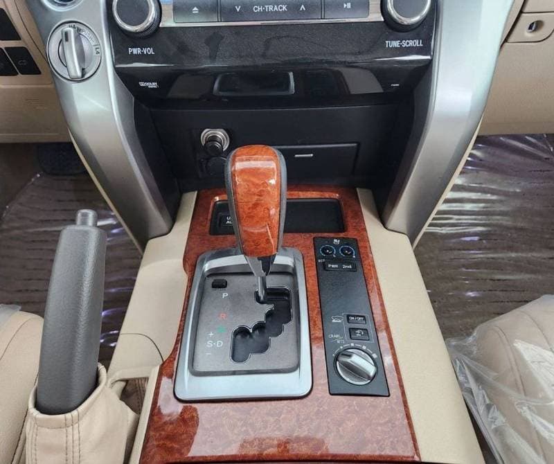 2013 Toyota Land Cruiser VXR thumbnail 8