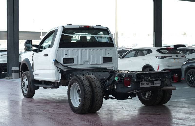 2025 Ford F 550 thumbnail 4