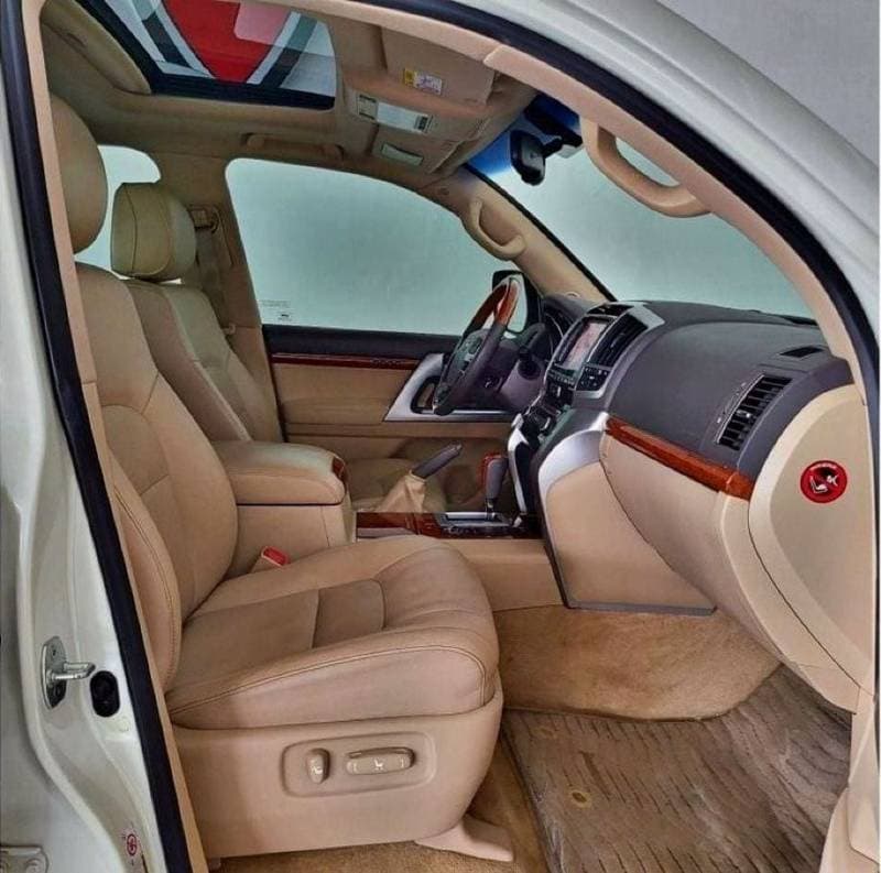 2013 Toyota Land Cruiser VXR thumbnail 6
