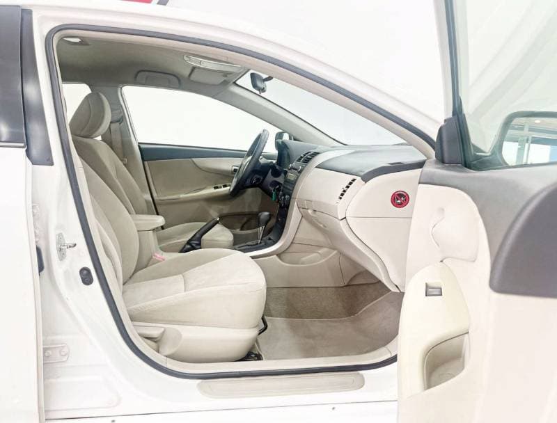 2013 Toyota Corolla XLI thumbnail 7