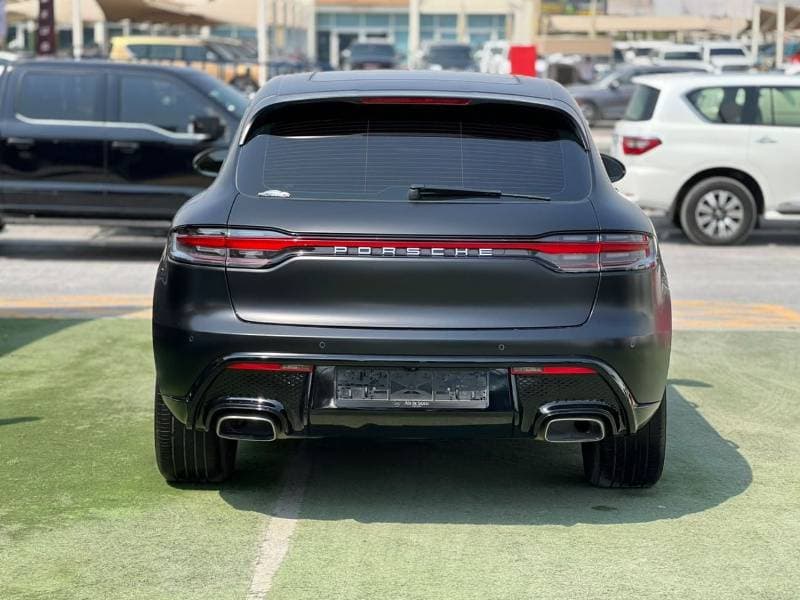 2022 Porsche Macan STANDARD thumbnail 4