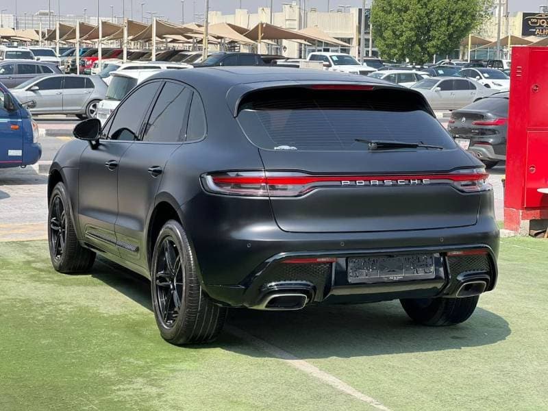 2022 Porsche Macan STANDARD thumbnail 6