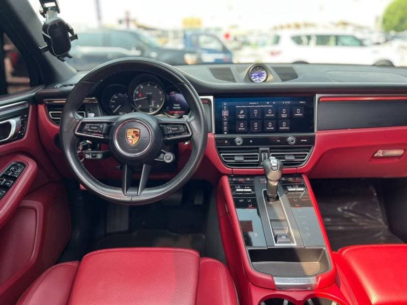 2022 Porsche Macan STANDARD thumbnail 8