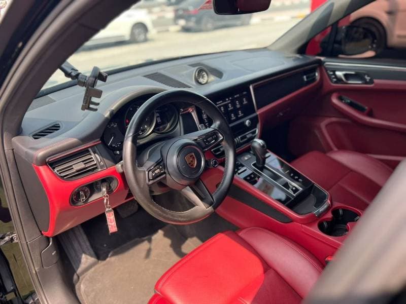 2022 Porsche Macan STANDARD thumbnail 7