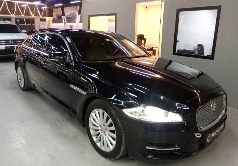 2015 Jaguar XJ LUXURY LWB thumbnail 2