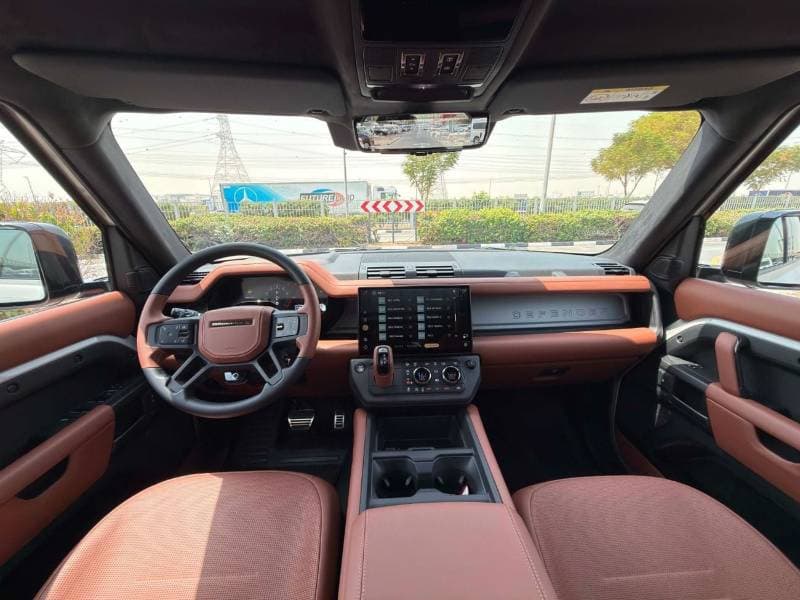 2026 Land Rover Defender OCTA thumbnail 8