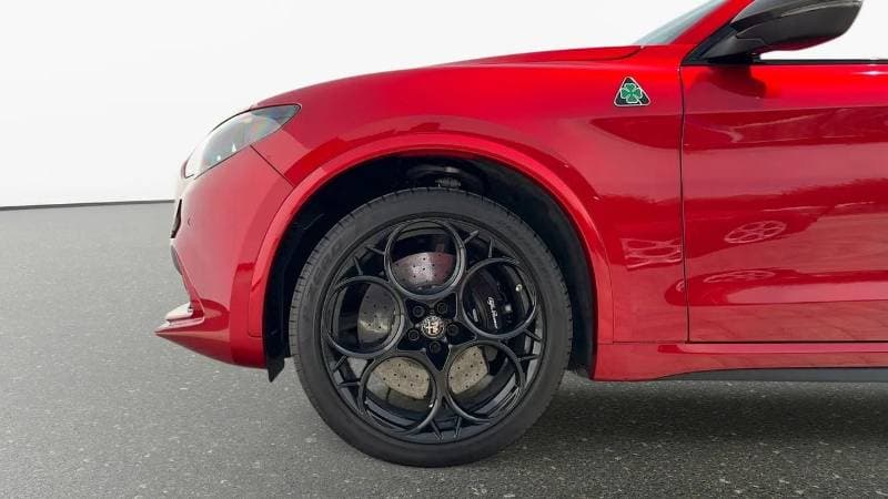 2025 Alfa Romeo Stelvio QUADRIFOGLIO thumbnail 4