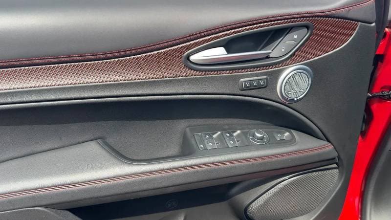 2025 Alfa Romeo Stelvio QUADRIFOGLIO thumbnail 7