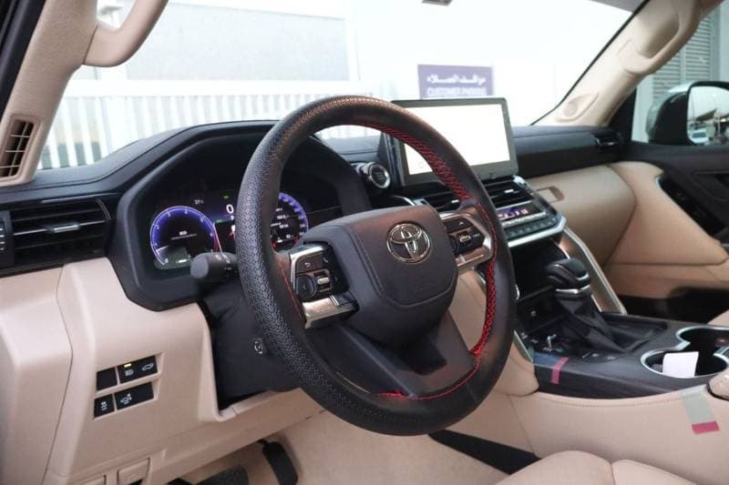 2025 Toyota Land Cruiser VXR thumbnail 4