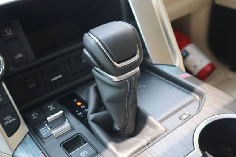 2025 Toyota Land Cruiser VXR thumbnail 6