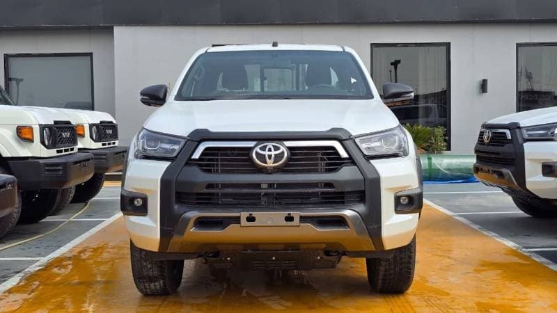 2026 Toyota Hilux ADVENTURE thumbnail 2