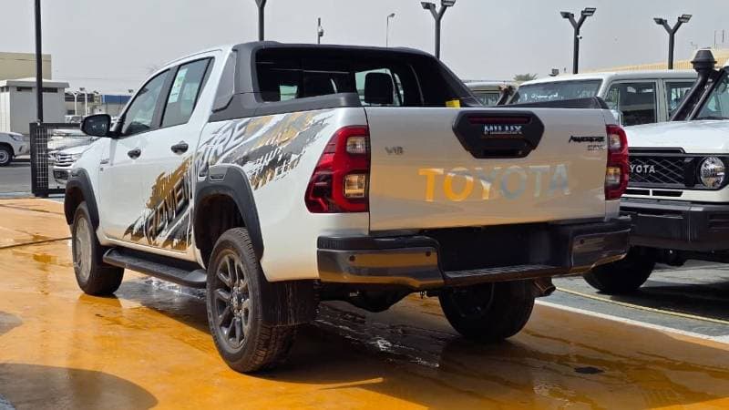 2026 Toyota Hilux ADVENTURE thumbnail 3