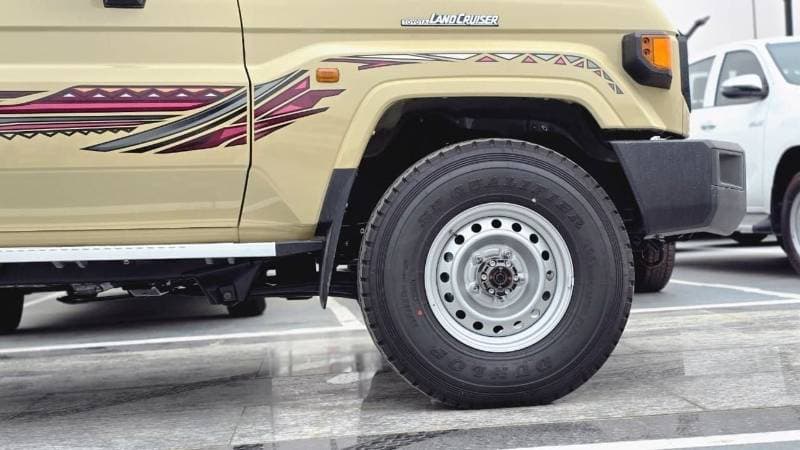 2026 Toyota Land Cruiser 70 HT S DLX thumbnail 4
