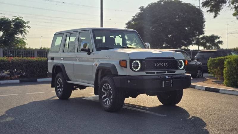 2025 Toyota Land Cruiser 70 LC76 LX thumbnail 3